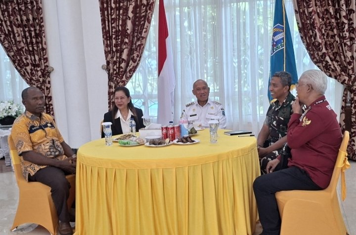 DPD RI Tekankan Penguatan Layanan Sosial dan Konektivitas Udara di Biak