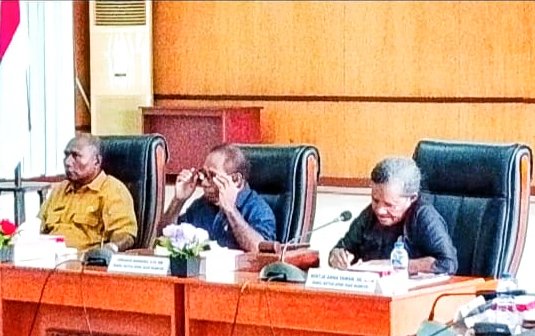 Cross-Commission Hearing of the Biak Regional House of Representatives Held to Discuss Demolition of Residents’ Houses in Anjareuw Village