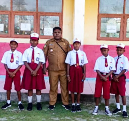 KADES SAMBERPASI BUKA UJIAN TINGKAT SD, TEKANKAN PENTINGNYA PENDIDIKAN DASAR