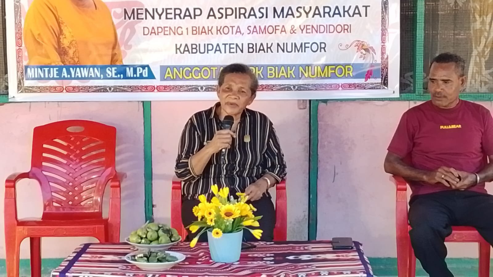 Serap Aspirasi Warga, Mintje Anna Yawan Salurkan Bantuan di Swapodibo