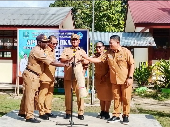 Kepala SMPN 3 Biak Bangga Jadi Tuan Rumah, Apresiasi Pembukaan TKA oleh Bupati