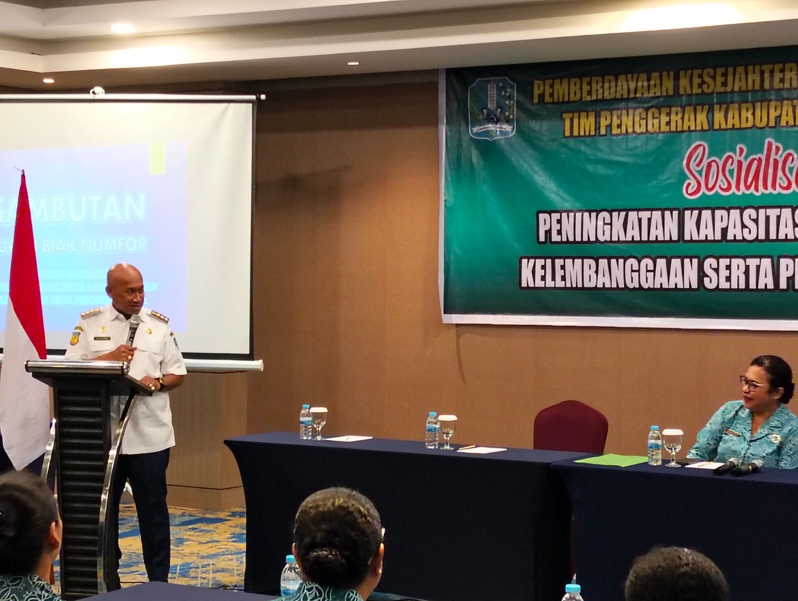 Bupati Biak Numfor Buka Sosialisasi Penguatan Kelembagaan PKK