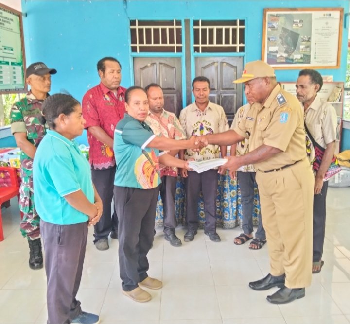 Penjabat Kepala Kampung Swapodibo Serahkan Dokumen dan Aset